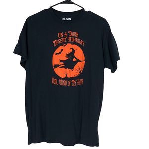 Halloween T-Shirt w/Witch Flying on Her Broom On a Dark Desert Hwy…SZ M